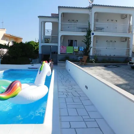 Apartment Capeta *